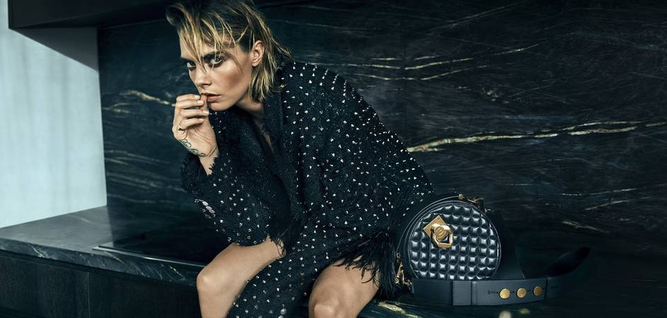Актриса и супермодель Кара Делевинь создала для Дома моды Balmain сумки, впервые выступив дизайнером.